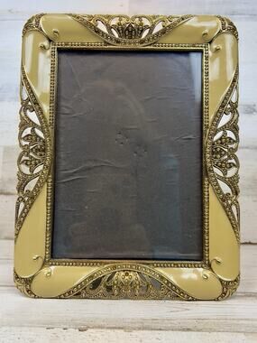 Vintage Gold Tone Ornate Picture Frame 9x7 Holds 4.5x6.5 Photo Tabletop Easel